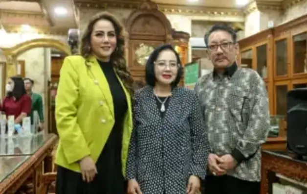 Diawali Santunan Anak Yatim, Nita Thalia Jalani Operasi Facelift di Klinik Bedah Plastik Queen Sunter