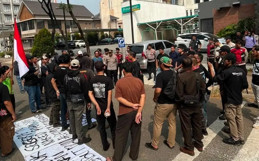 Pemuda Lengkong Bersatu Geruduk Naked Papa, Beri Tenggat hingga Jumat dan Ancam Aksi Lebih Besar