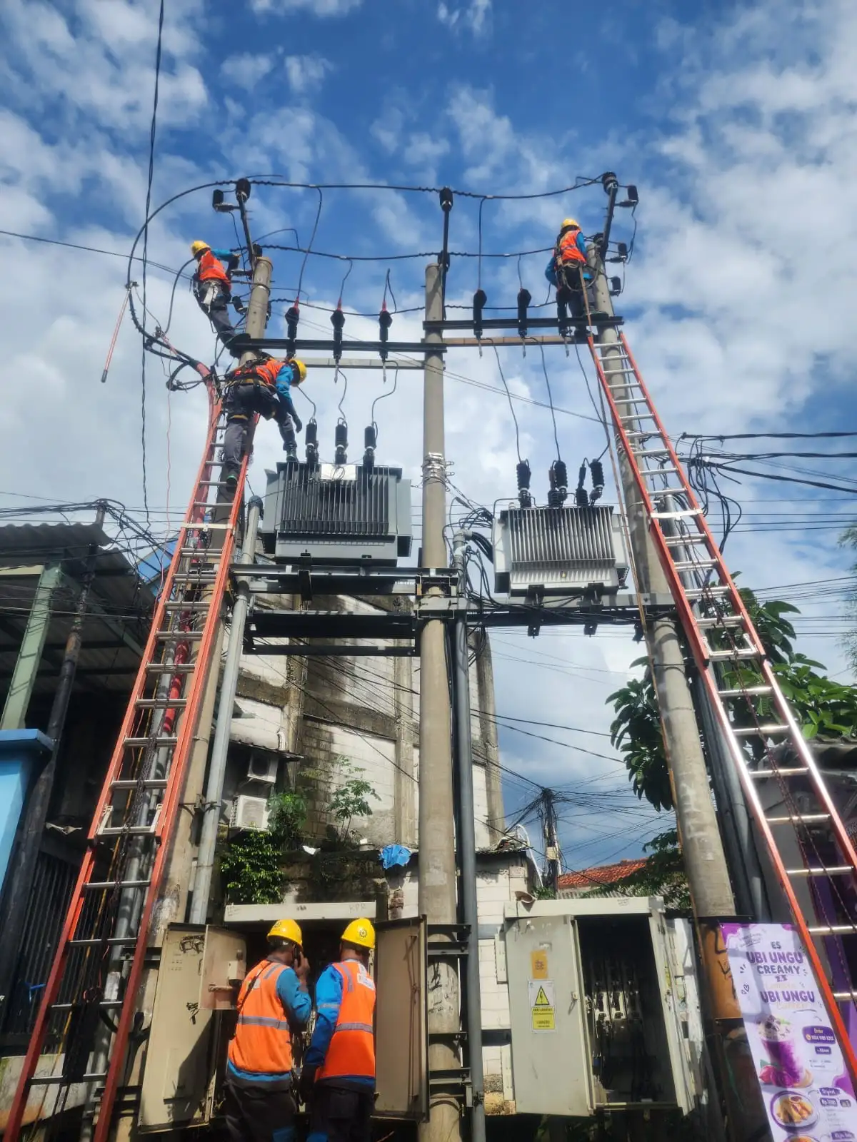 Jaga Pasokan Listrik Tetap Andal, PLN ULP Bojong Gede Laksanakan Pemeliharaan Gardu dan PHBTR