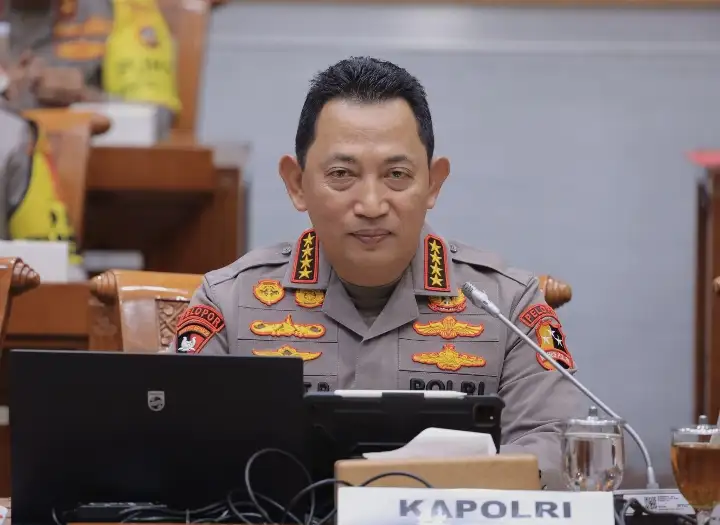 Presisi Dalam Badai : Listyo Sigit Prabowo dan Keberanian Menjaga Republik dari Dalam