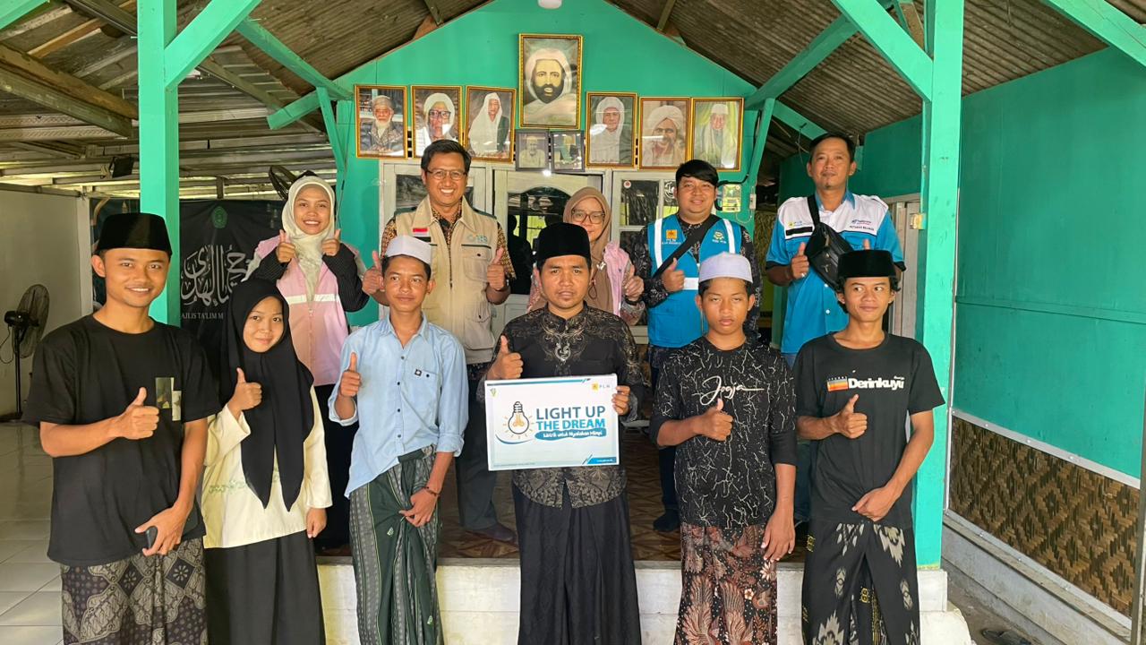 “Jumat Berbagi Cahaya