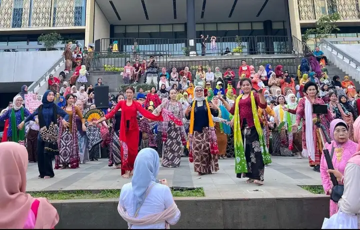 KOWANI Peringati Hari Kartini, Gelar Gerakan Nasional Wanita Berkebaya dan Fun Walk 1,2 km